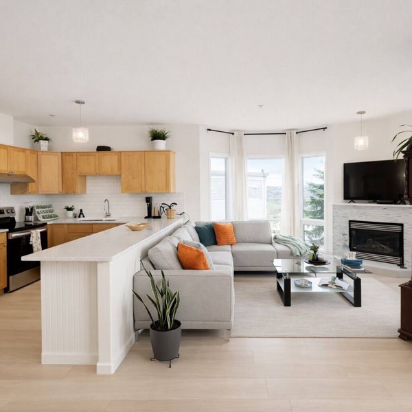 Bright and Stylish Furnished Condo-LightGlass YYC, WiFi & Free Parking