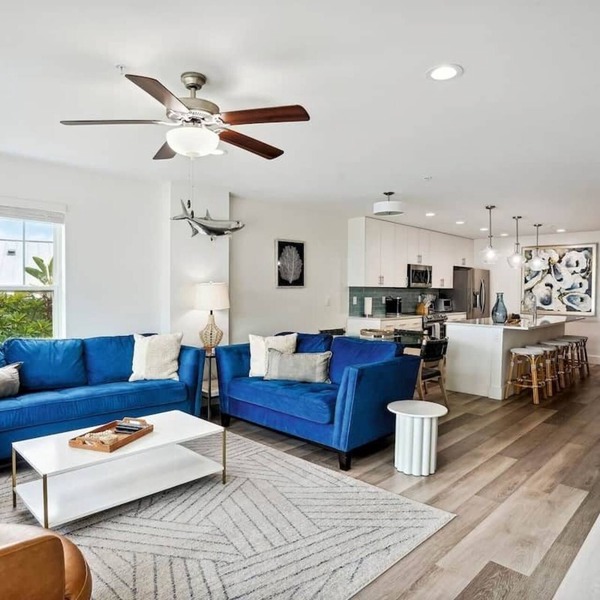 Bright & Beachy Luxury Condo