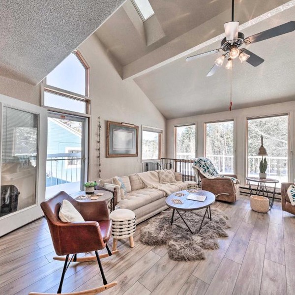 Bright Cloudcroft Condo w/Game Room + Deck!