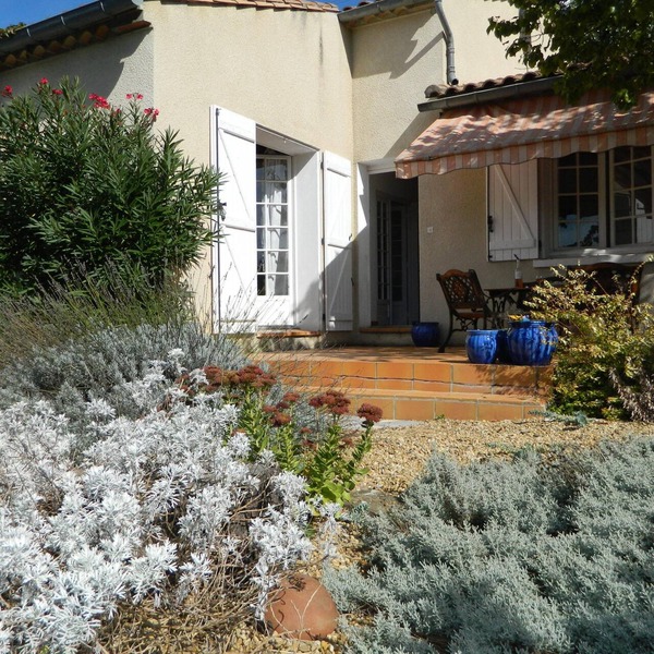 Bright comfortable Limoux Villa. Private Garden, Modern kitchen, Strong Wifi