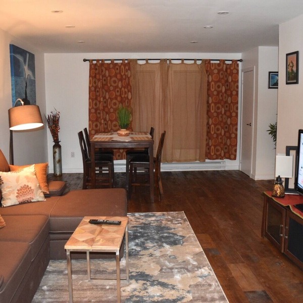 Bright, Cozy Apartment on Danforth Village.