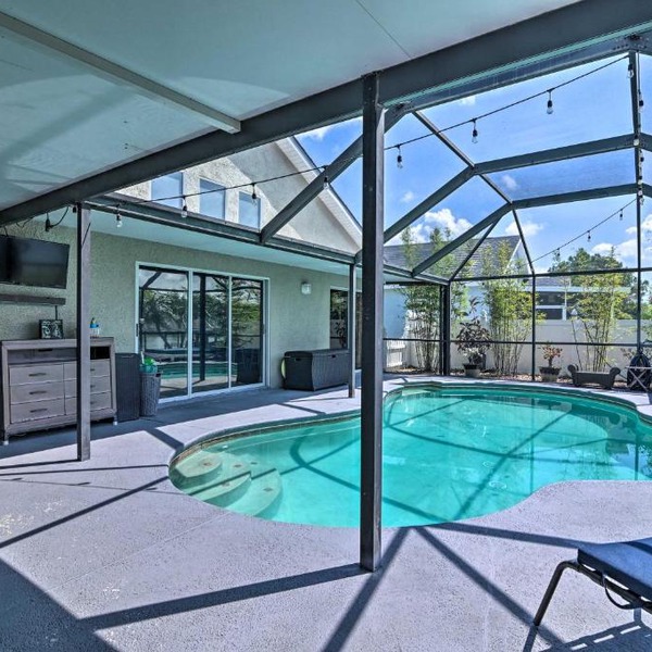 Bright Getaway w/Ski Lake, 11 Miles to Dtwn Tampa