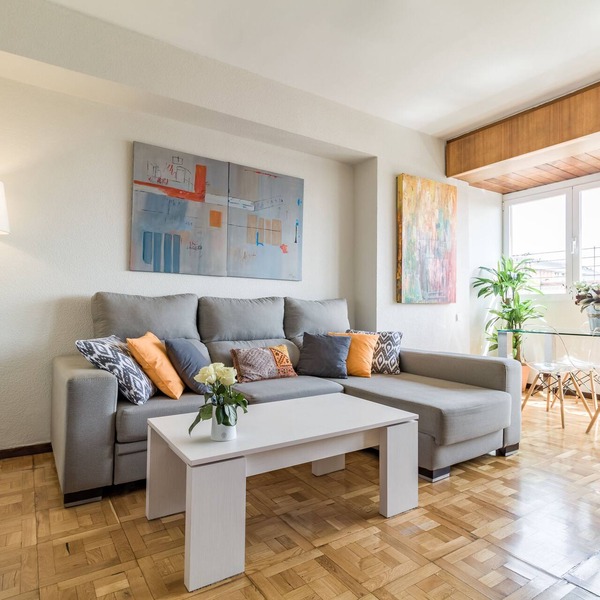 Bright & Modern 2BR Apartment in Heart of Upscale Barrio Salamanca. Great Views