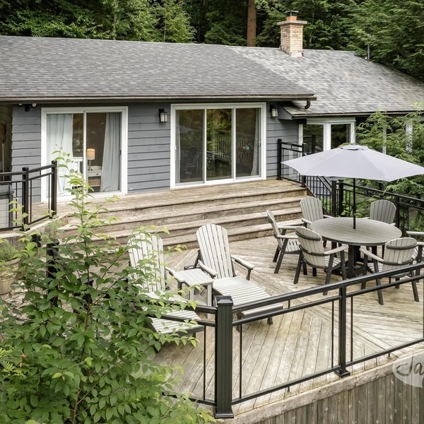 Bright & Modern 4 bdrm cottage on Lake Joe! Boatport + Bunkie! All Day Sun!