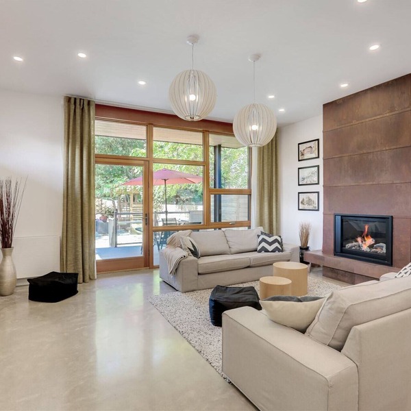 Bright Modern Architectural Home - Peaceful Area close to downtown