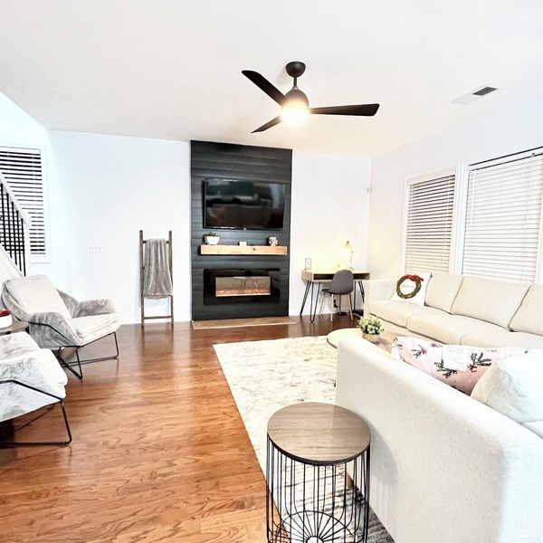 Bright Modern & Comfort 5BR-3Bath Fenced Yard Home in charming Sugar Hill