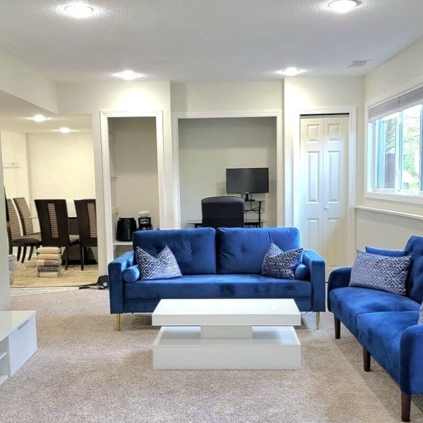 Bright modern space close to all the action!