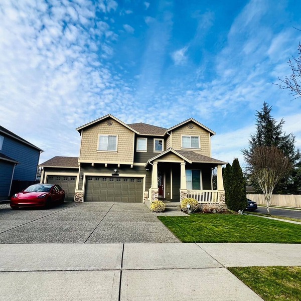 BRIGHT & SPACIOUS MODERN HOUSE WITH GORGEOUS LANDSCAPE + AC SEATTLE-KENT