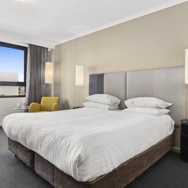 Bright Studio with Pool Access in Parramatta