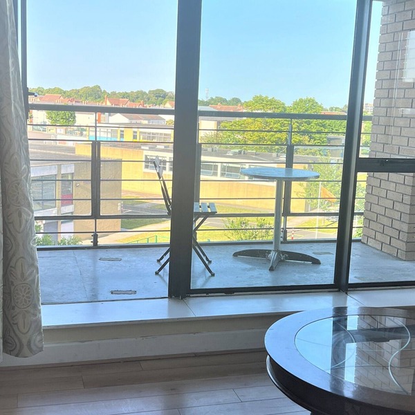 Bright view Apt between dublin airport and city canter