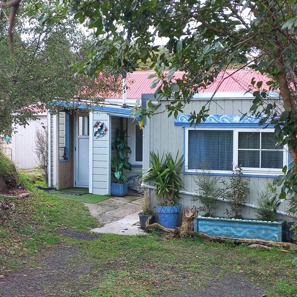 Brighton Beach Riverside cottage