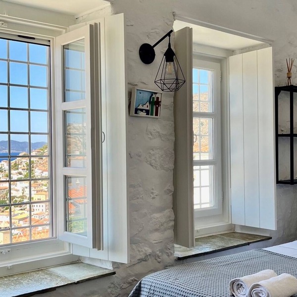 Brigitte house. nice studio with beautiful view small courtyard inside