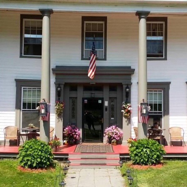 Brookside Inn At Laurens