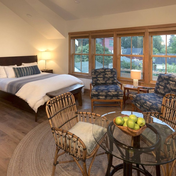 Bryant Cottage! Charming Cottage in Convenient Neighborhood. Near UW.