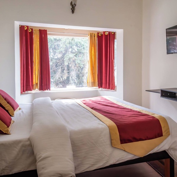 Budget friendly, enchanting bed & breakfast with WiFi in Bhimtal, Nainital