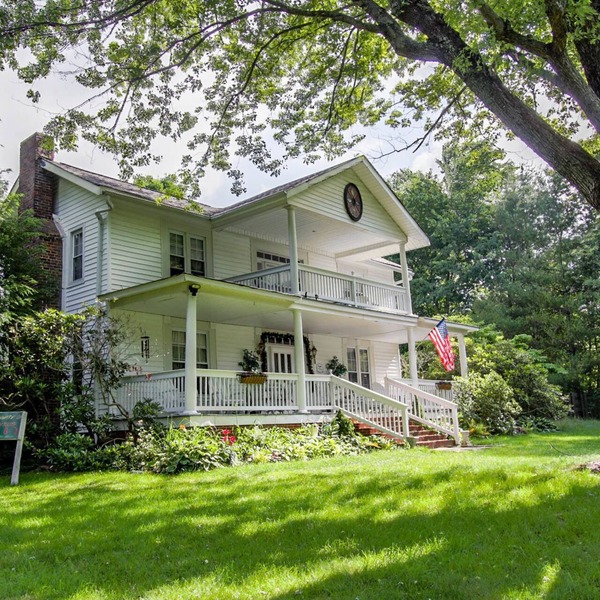 Buffalo Tavern Bed & Breakfast