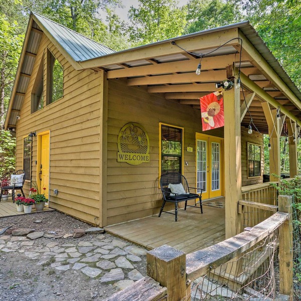 'Bumblebee Cottage' Murphy Retreat w/Hot Tub