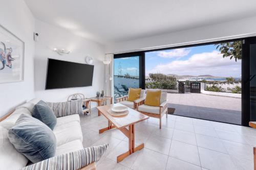 Bungalow Famara - Canary Soul - Ocean views - Beach 2 min By Lanzarote Vacation Homes