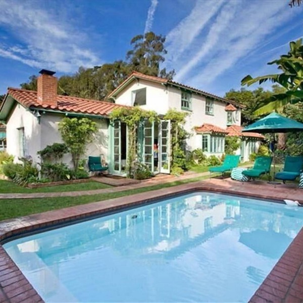 BUTTERFLY BEACH HOUSE.3MIN WALK TO BUTTERFLY BEACH & VILLAGE,8 MIN BILTMORE