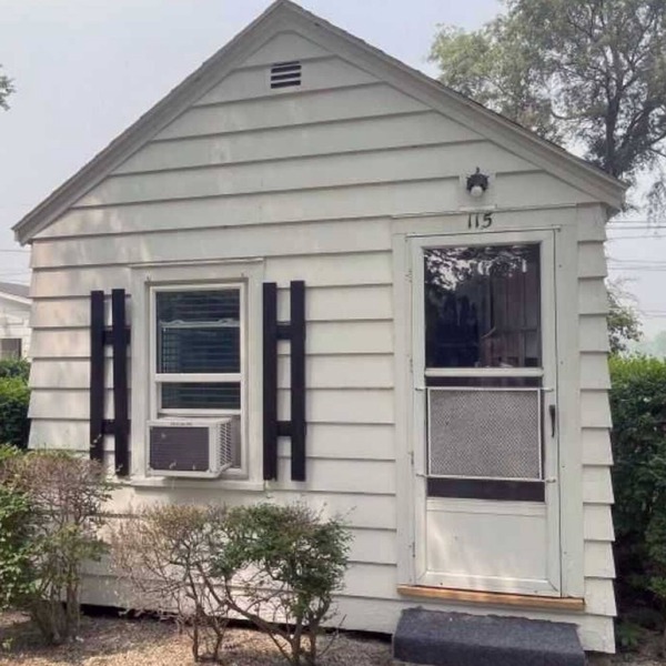 Cabin #117 A tranquil 1 bedroom with AC and WiFi