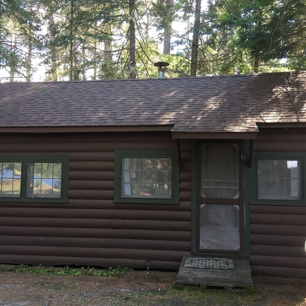 CABIN #5 (Loon) Cozy and comfortable 2 bedroom cabin with nice view of the lake!