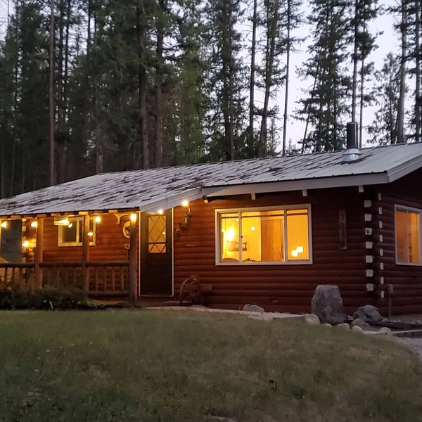 Cabin in the woods, ideal for long stays.