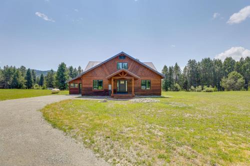 Cabin on 28 Acres: Hike & Fish in Flathead Valley!