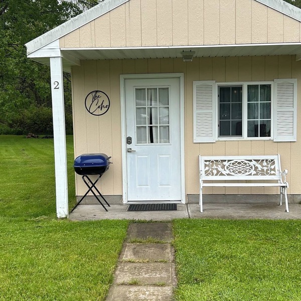 Cabin on main. Walking distance to all attractions
