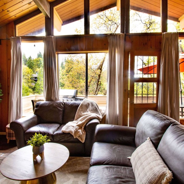 Cabin - Rustic Glam + Game Room + Views +Workspace- Minutes from attractions