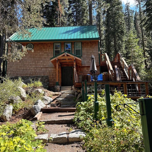 Cabin walking distance to Donner Lake