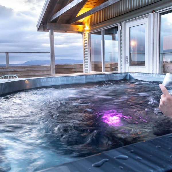 Cabin with Jacuzzi, next to Fossatún, west of Iceland