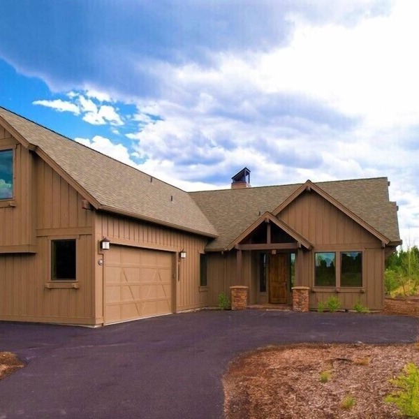 Caldera Luxury Cabin with Access to Forest House