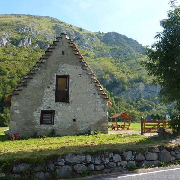 CAMPAN Authentic thatched barn, completely renovated, very comfortable