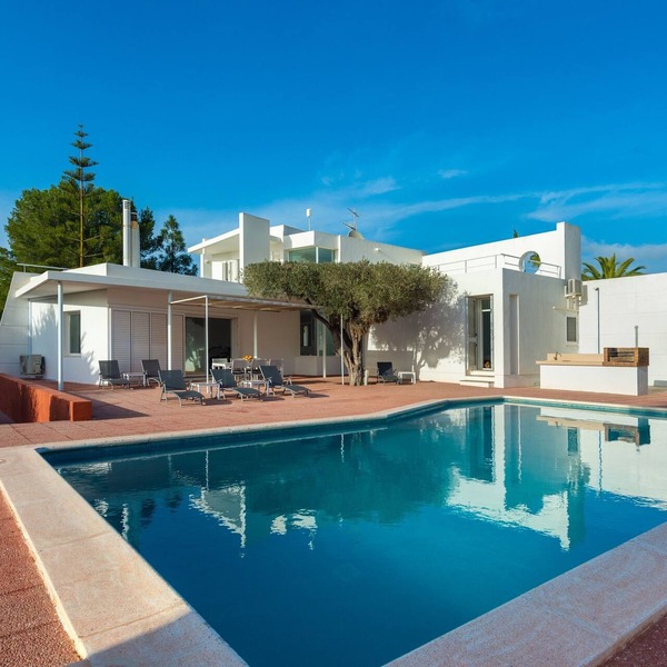 CAN LLUC Holiday Home with Wi-Fi, Air Conditioning, Pool, Garden and Sun Terrace