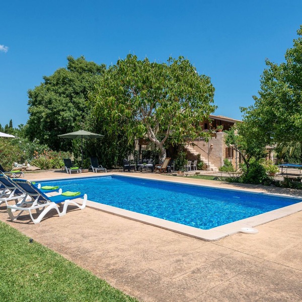 CAN SUA - Beautiful rustic finca with private pool, located a few km from the beach Free W
