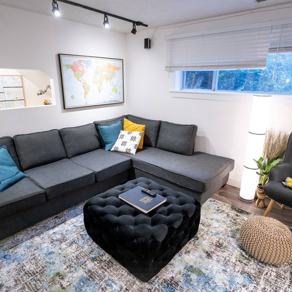 Canadian Creekside Getaway ~ Bring Your Pets!