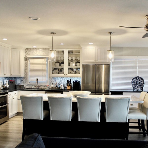 Canal front 4 Bedroom - 3 bath beach house, 2.5 blocks 5 minute to the beach