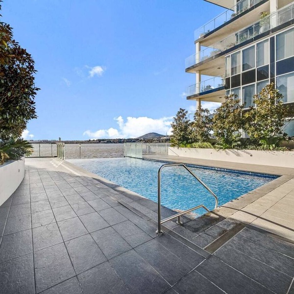Canberra Lakefront 2-Bed with Pool,