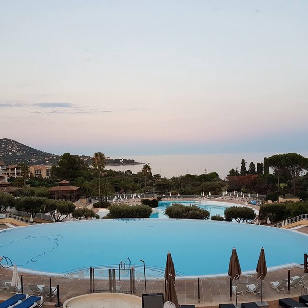 Cap Esterel en famille - 2pièces vue mer jardin piscine clim parking inclus