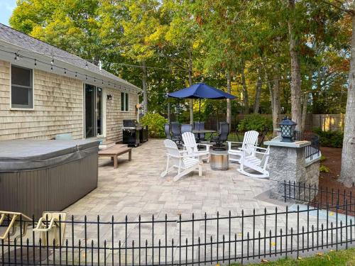 Cape Cod Family Getaway Hot Tub Firepit