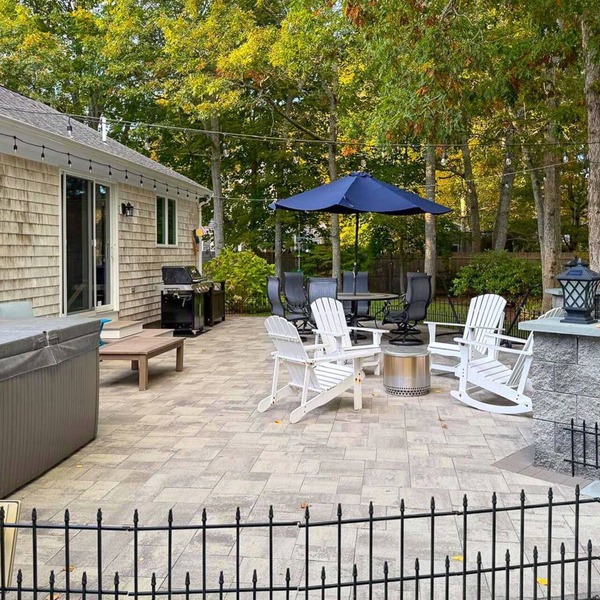 Cape Cod Fireplace/Hot Tub Fire Pit & Beach