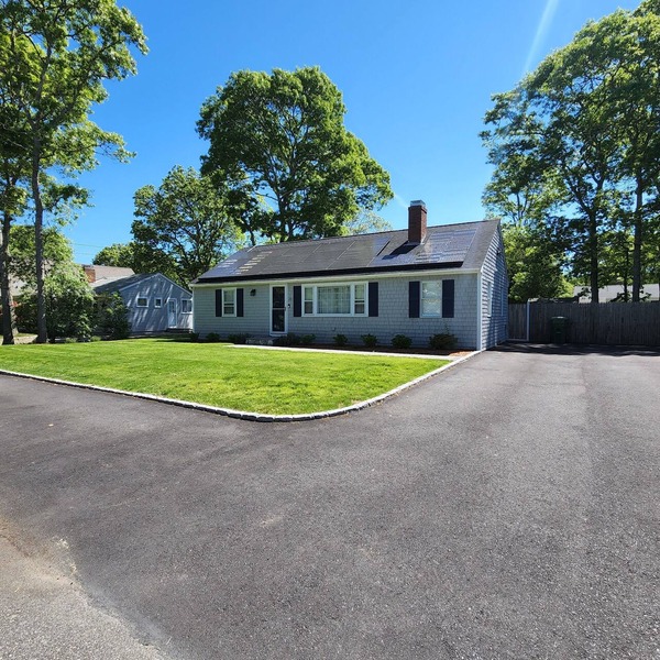 Cape Cod Getaway – Just 5 Minutes from Craigville Beach! Beach Pass Included!