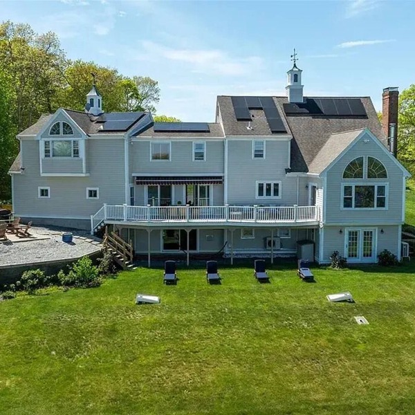 Cape Cod Getaway w/Private Lake, Petting Zoo, Kayaks, Jacuzzi Tub, Gym + more!