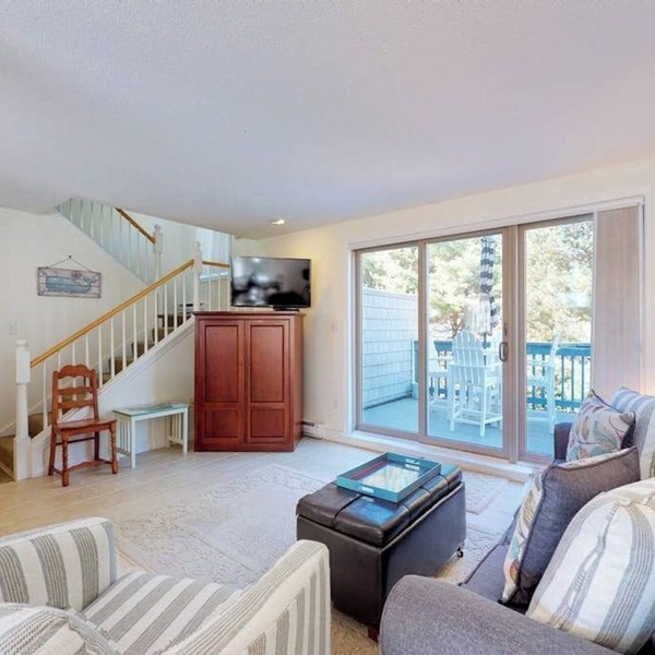 Cape Cod style condo with grill, pool, sauna, & gym - near beach