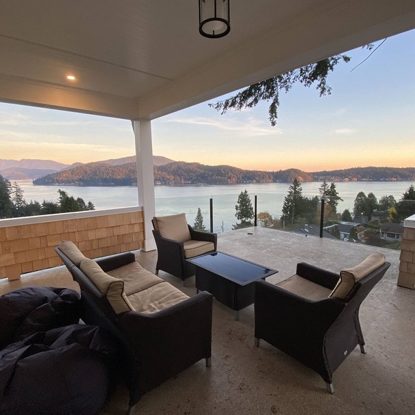 Cape-Cod-Style Vacation Home in Gibsons with Spectacular Ocean Views