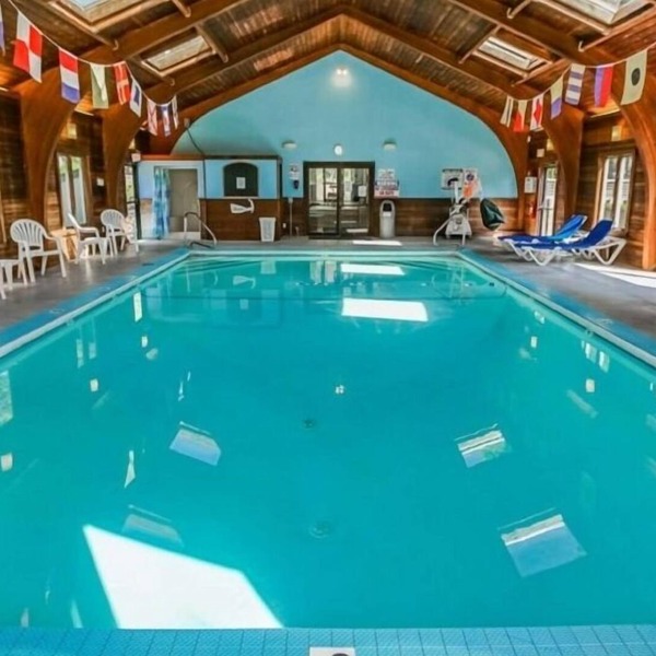 Cape Cod Vibrant 2BR Condo w Indoor Swimming Pool & Games Room
