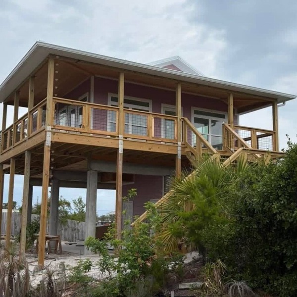 CAPESIDE BREEZE ² : North End of Cape San Blas. Gulf views from large porch.