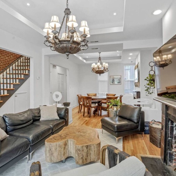 Capitol View 3BR Rowhouse | Convention Center Shaw