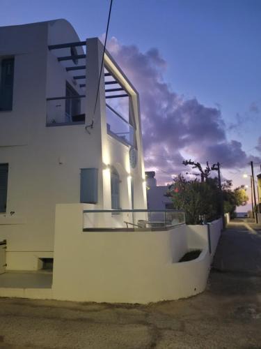 Captain Lazaros Detached Beach Villa and Suites