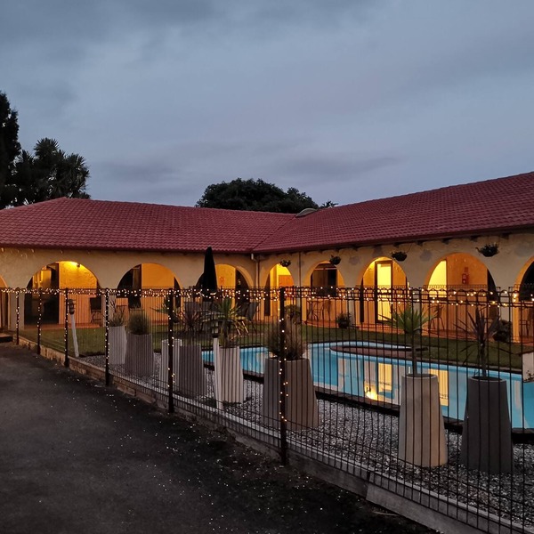Captains Quarters Motor Inn